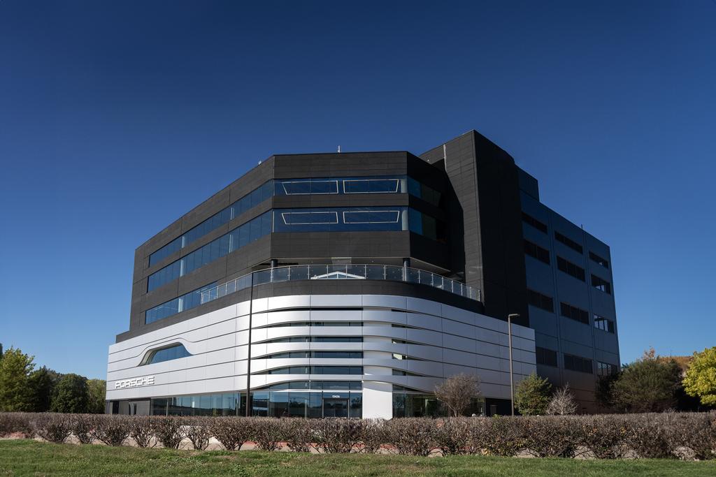 Dealership gallery photo 1